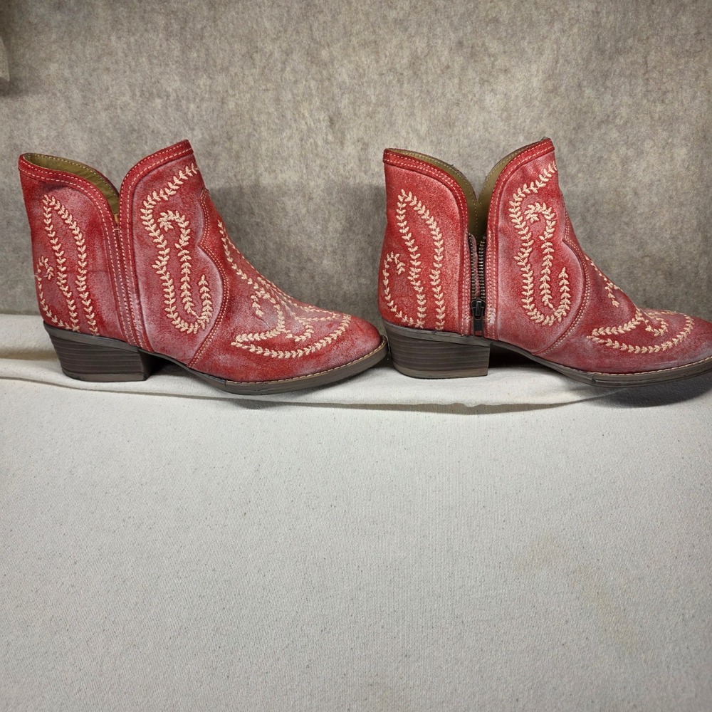 Sterling River Red Distressed Suede Embroidered Western Ankle Boots SRN 6005 10M